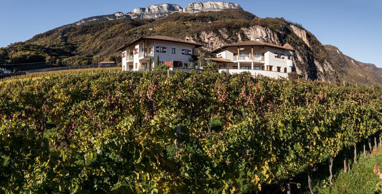 Weingut Dona Villa Eppan an der Weinstraße Buitenkant foto