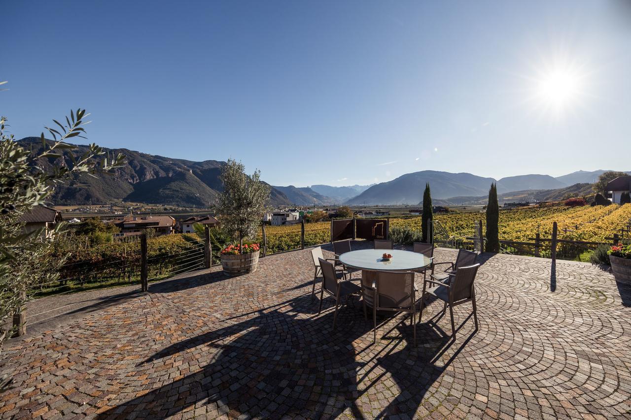 Weingut Dona Villa Eppan an der Weinstraße Buitenkant foto
