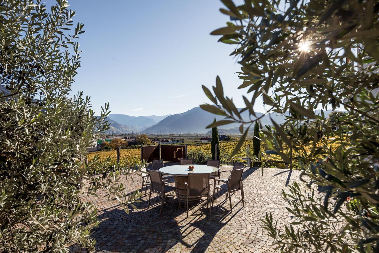 Weingut Dona Villa Eppan an der Weinstraße Buitenkant foto